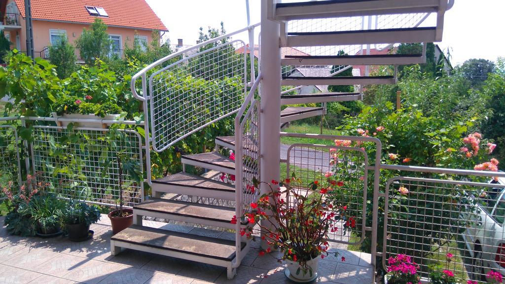 Bertalan Apartman Vonyarcvashegy Buitenkant foto