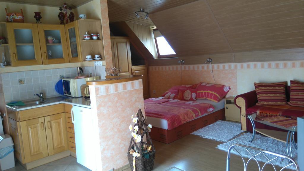 Bertalan Apartman Vonyarcvashegy Buitenkant foto